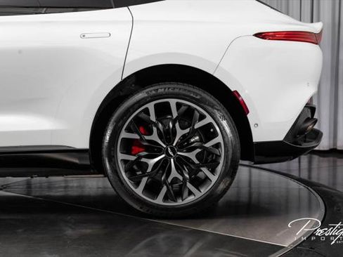 Used 2021 Aston Martin DBX AWD/4WD image 12