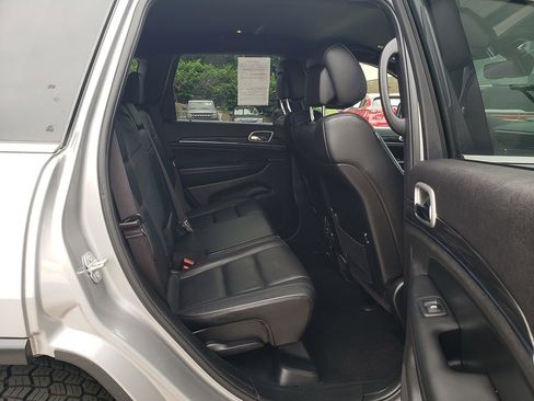 Used 2019 Jeep Grand Cherokee Limited AWD/4WD image 17