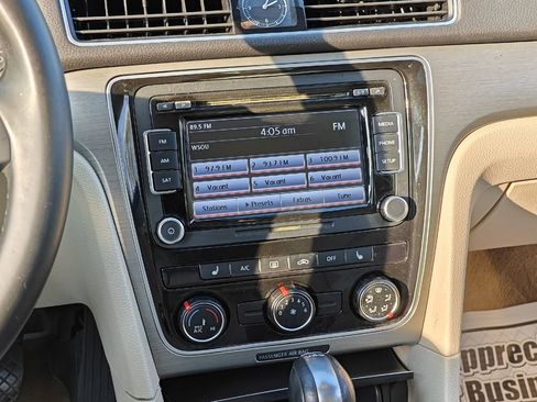 Used 2015 Volkswagen Passat TDI SE image 20