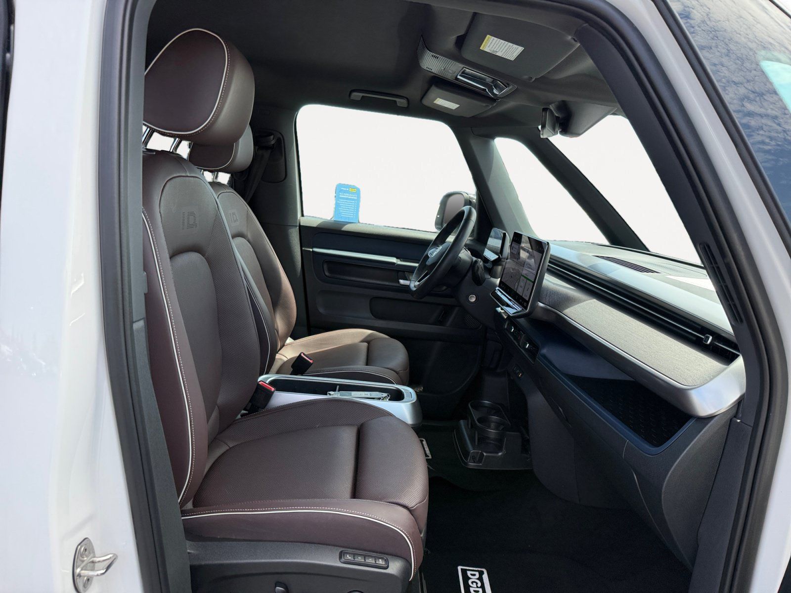 Certified 2025 Volkswagen ID. Buzz Pro S RWD image 19