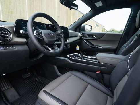 New 2026 Chevrolet Equinox LT w/ Convenience Package II image 13