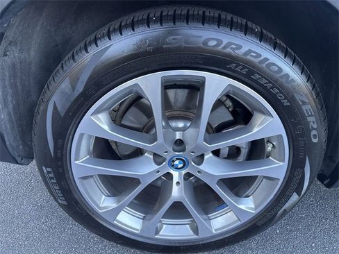 Used 2025 BMW X5 xDrive50e image 36