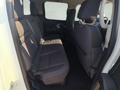 Used 2022 Nissan Frontier SV image 17