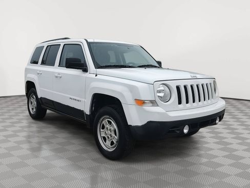Used 2016 Jeep Patriot Sport w/ Power Value Group AWD/4WD image 4