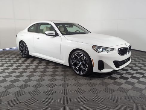 Used 2026 BMW 230i Coupe w/ Premium Package image 6