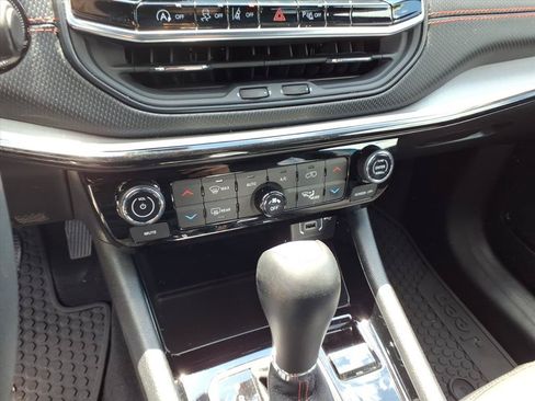 Used 2025 Jeep Compass Trailhawk AWD/4WD image 13