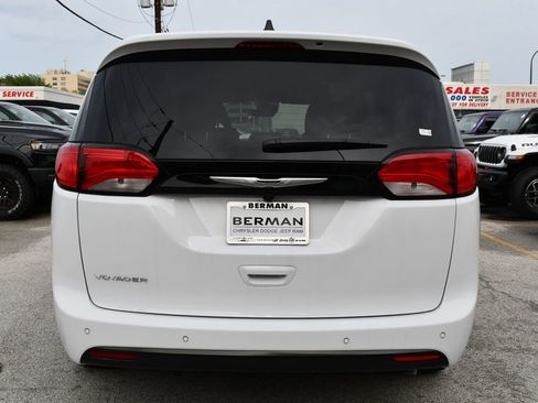 New 2026 Chrysler Voyager LX FWD image 5