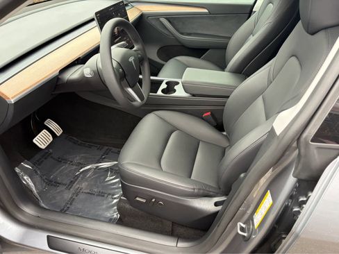 Used 2024 Tesla Model Y Performance image 6