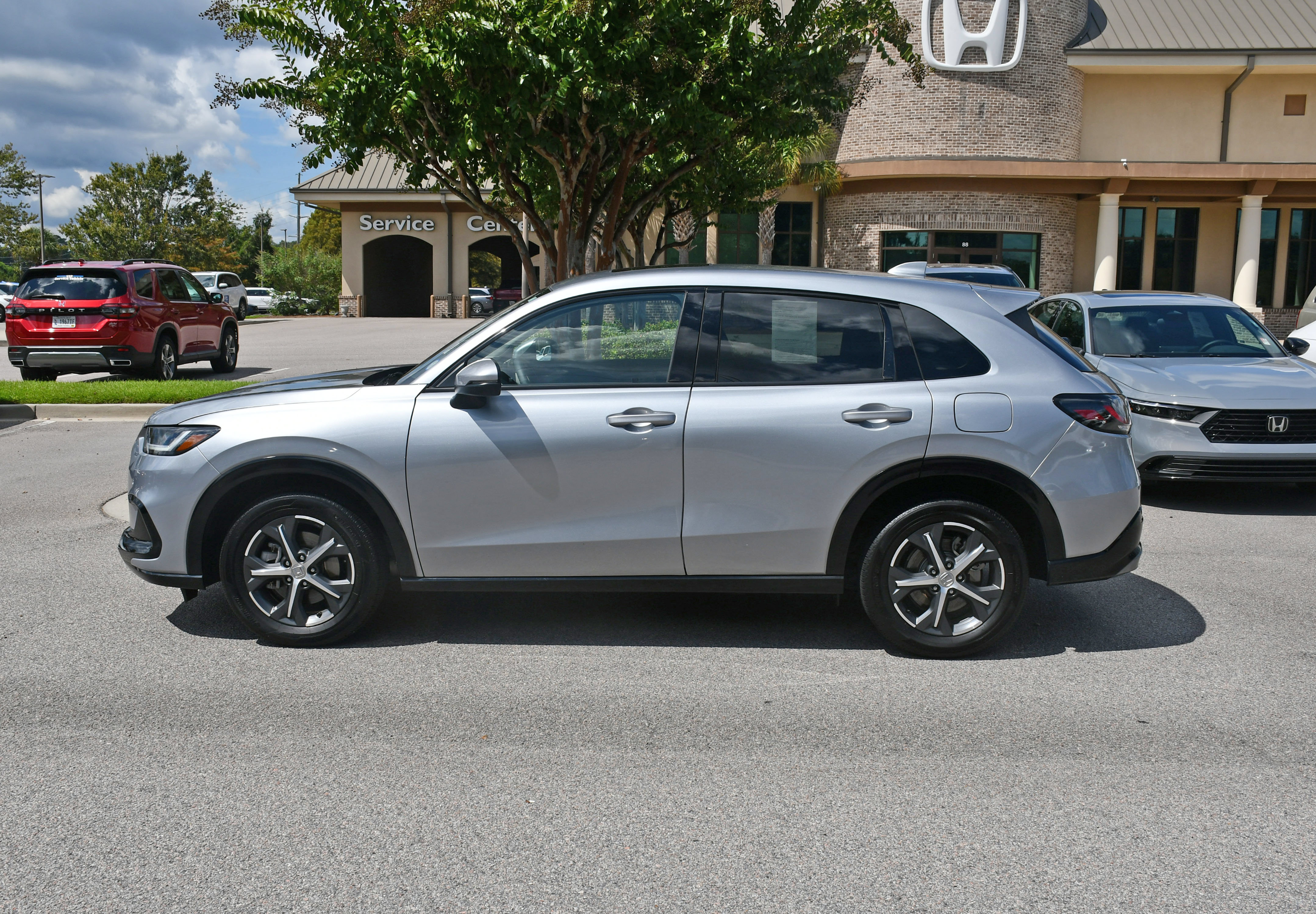 Used 2025 Honda HR-V EX-L image 2