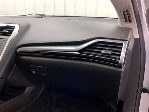 Used 2015 Ford Fusion SE w/ Equipment Group 201A image 17