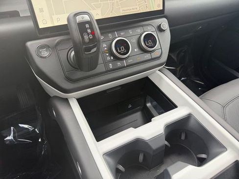 New 2026 Land Rover Defender 130 X-Dynamic SE AWD/4WD image 24