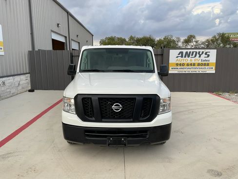 Used 2018 Nissan NV 3500 S RWD image 2