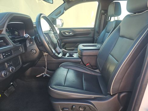 Used 2023 Chevrolet Suburban Premier image 6