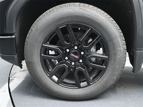 Used 2025 GMC Sierra 1500 Elevation image 21