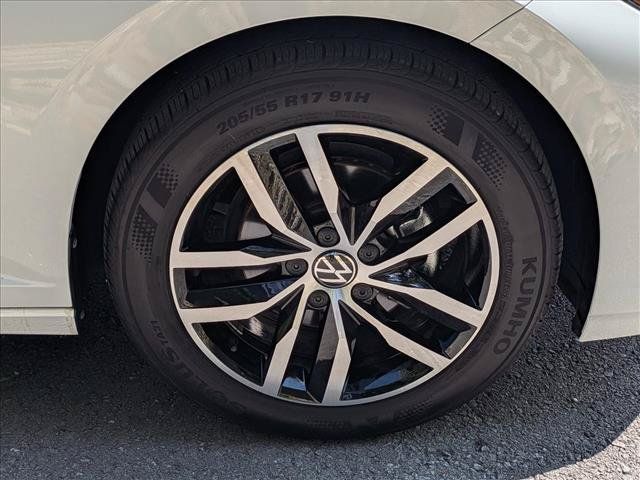 Certified 2025 Volkswagen Jetta SE w/ Sunroof Package FWD image 7