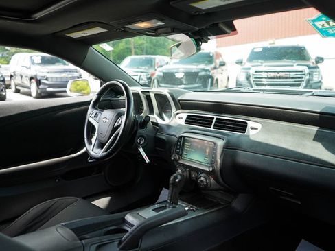 Used 2015 Chevrolet Camaro LT RWD image 9