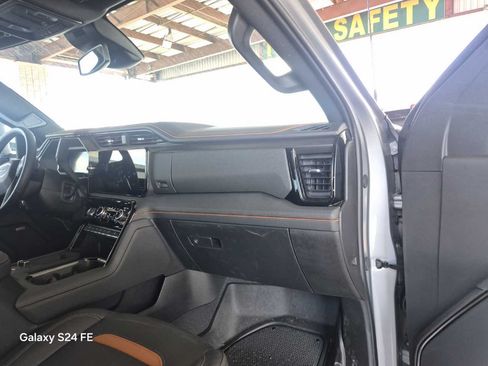 Used 2026 GMC Sierra 2500 AT4 AWD/4WD image 9
