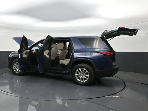 Used 2022 Chevrolet Traverse LS FWD image 31