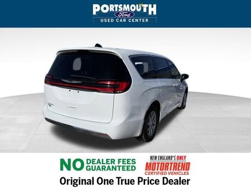 Used 2024 Chrysler Pacifica Touring-L image 29