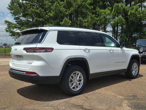 New 2026 Jeep Grand Cherokee L Laredo RWD image 3