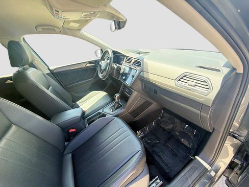 Used 2023 Volkswagen Tiguan SE image 32