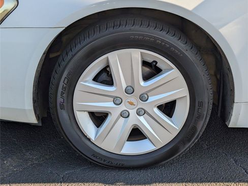 Used 2011 Chevrolet Impala LS FWD image 10