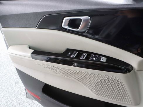 Used 2024 Kia Carnival EX FWD image 21