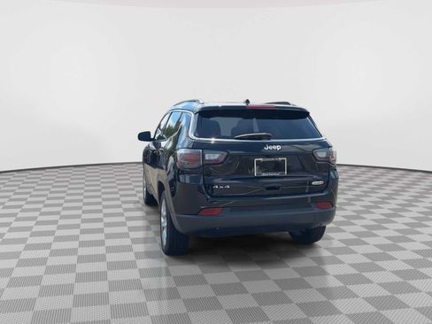 Used 2022 Jeep Compass Latitude w/ Sun and Sound Group AWD/4WD image 7