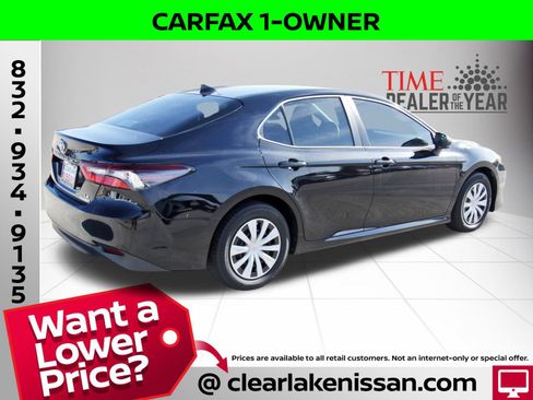 Used 2022 Toyota Camry LE image 7