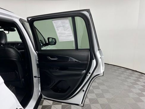 Used 2023 Jeep Grand Cherokee Altitude image 42