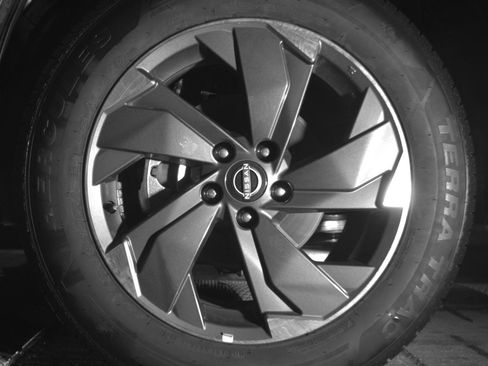 Used 2025 Nissan Rogue SV FWD image 12