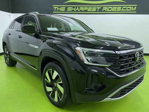Used 2024 Volkswagen Atlas Cross Sport SEL image 2