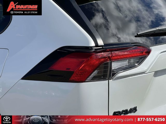 Used 2023 Toyota RAV4 XLE Premium AWD/4WD image 13