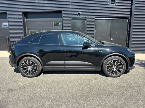 Used 2025 Porsche Macan Electric RWD image 9