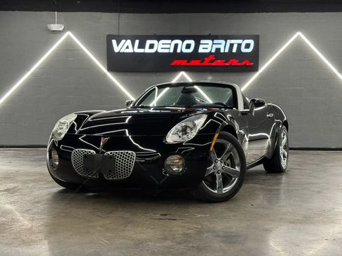 Used 2006 Pontiac Solstice Convertible w/ Premium Package RWD image 2
