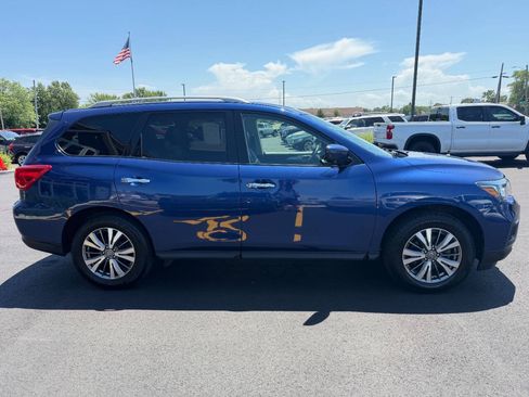 Used 2020 Nissan Pathfinder SL FWD image 6