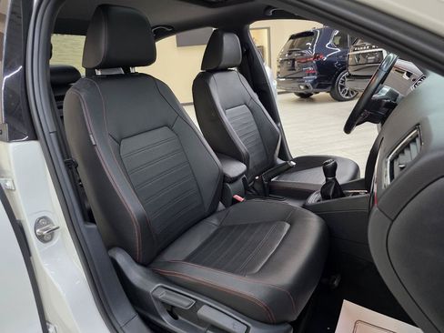 Used 2017 Volkswagen Jetta GLI FWD image 19