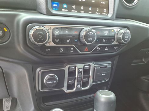 Used 2023 Jeep Gladiator Overland AWD/4WD image 18