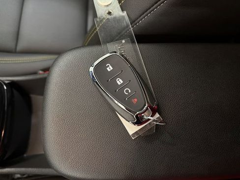 Used 2025 Chevrolet Trax ACTIV w/ Sunroof Package image 31