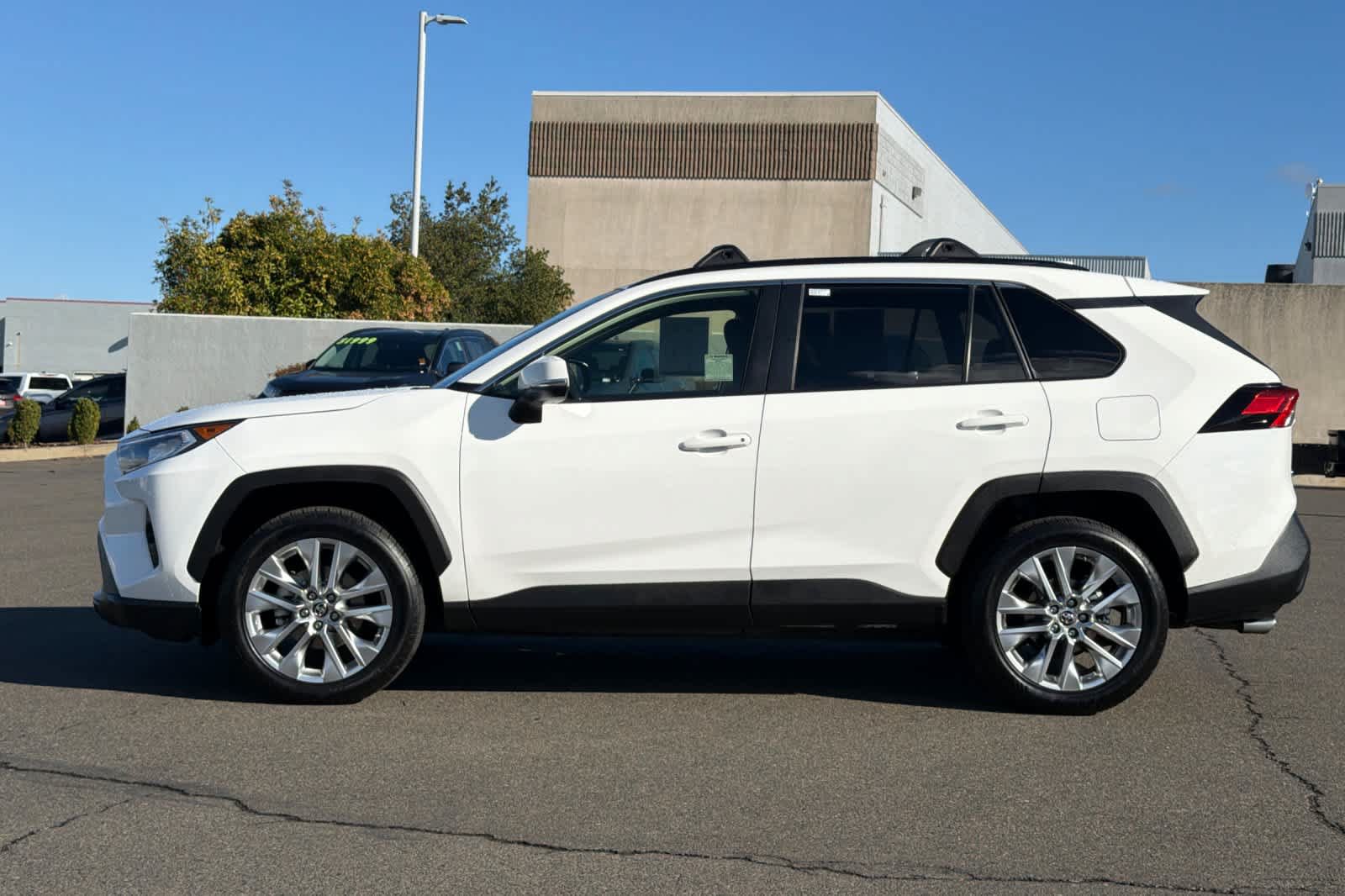 Used 2019 Toyota RAV4 XLE Premium w/ Cold Weather Package AWD/4WD image 9