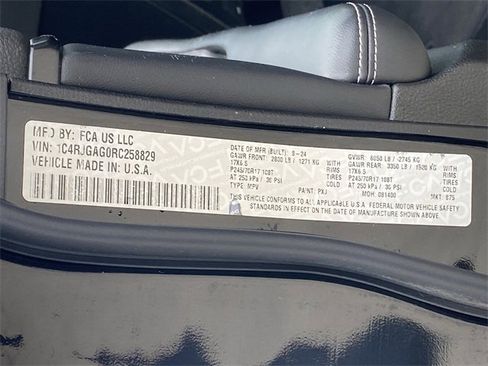 Used 2024 Jeep Grand Cherokee Laredo image 40