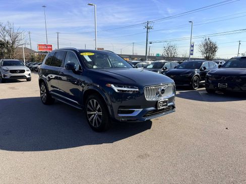 Certified 2025 Volvo XC90 B6 Plus w/ Protection Package image 7