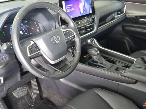 Used 2025 Toyota Grand Highlander FWD image 10