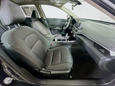 Used 2022 Nissan Altima 2.5 SV w/ SV Premium Package image 11