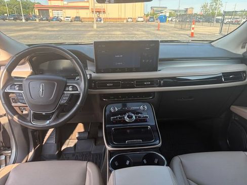 Used 2023 Lincoln Nautilus AWD image 14