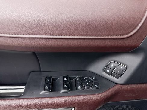 Used 2024 Ford Expedition Limited image 31