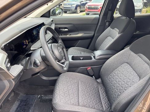 Used 2026 Nissan Kicks SV FWD image 25