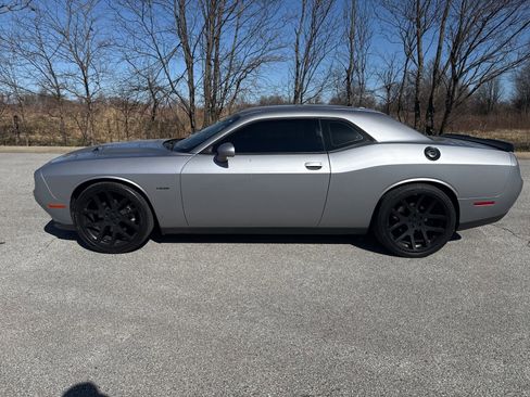 Used 2015 Dodge Challenger R/T w/ Quick Order Package 22B R/T image 2