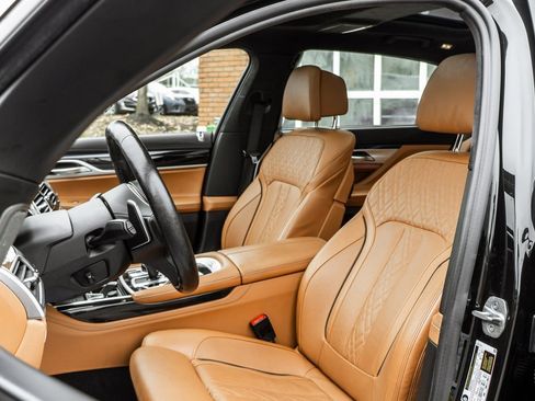 Used 2022 BMW 750i xDrive w/ Executive Package image 6