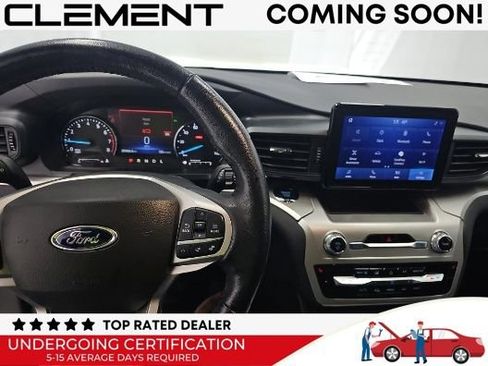 Used 2022 Ford Explorer XLT image 3